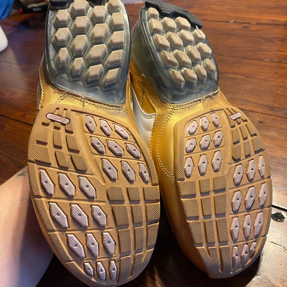 Puma | Cell Akila Leather Running Shoes - Picture 12 of 12